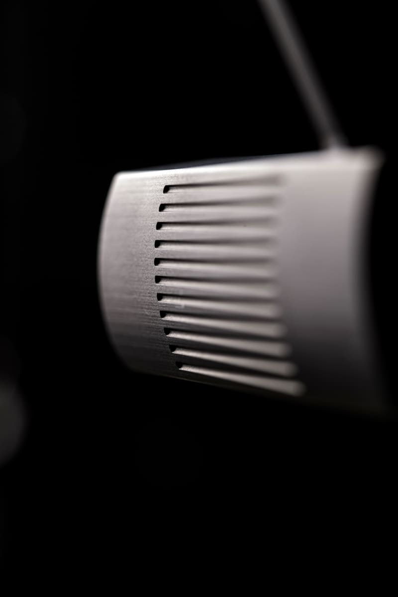 myvicto curved face close-up